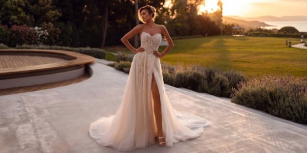 Vestidos de novia Demetrios en Granada: Elegancia y exclusividad nupcial en DiBianco