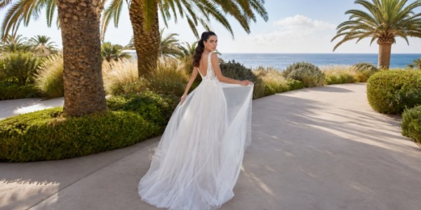 Vestidos de novia con cola: el detalle que convierte tu vestido en inolvidable