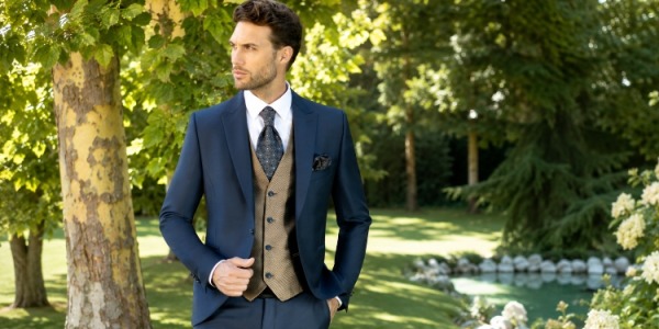 Traje de novio azul. Estilos, tejidos, combinaciones y consejos para elegir el traje perfecto